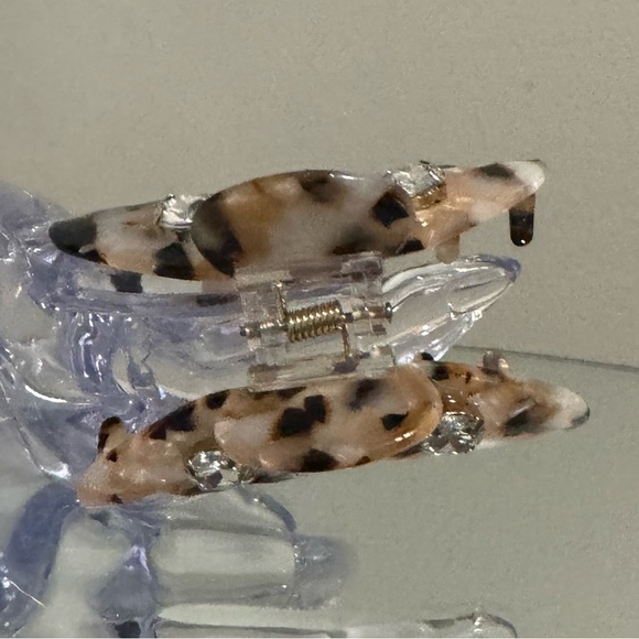 🆕J.  Crew Rhinestone Claw Hair Clip - Picture 3 of 12